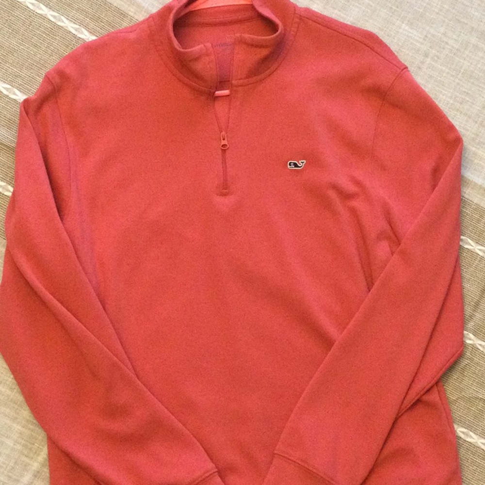 Men’s Vineyard Vines pullover, size Medium